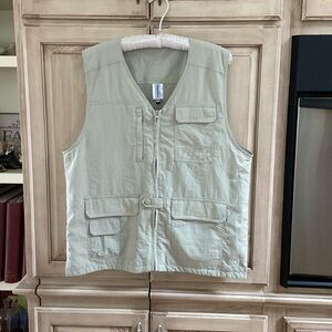Magellan’s fishing vest sz M beige travel gear